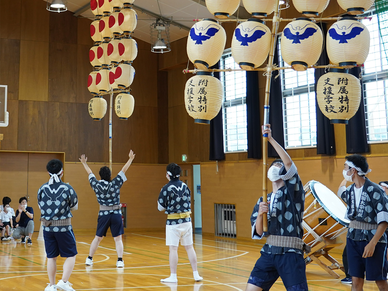 スライダー画像：高学部の竿灯の活動写真